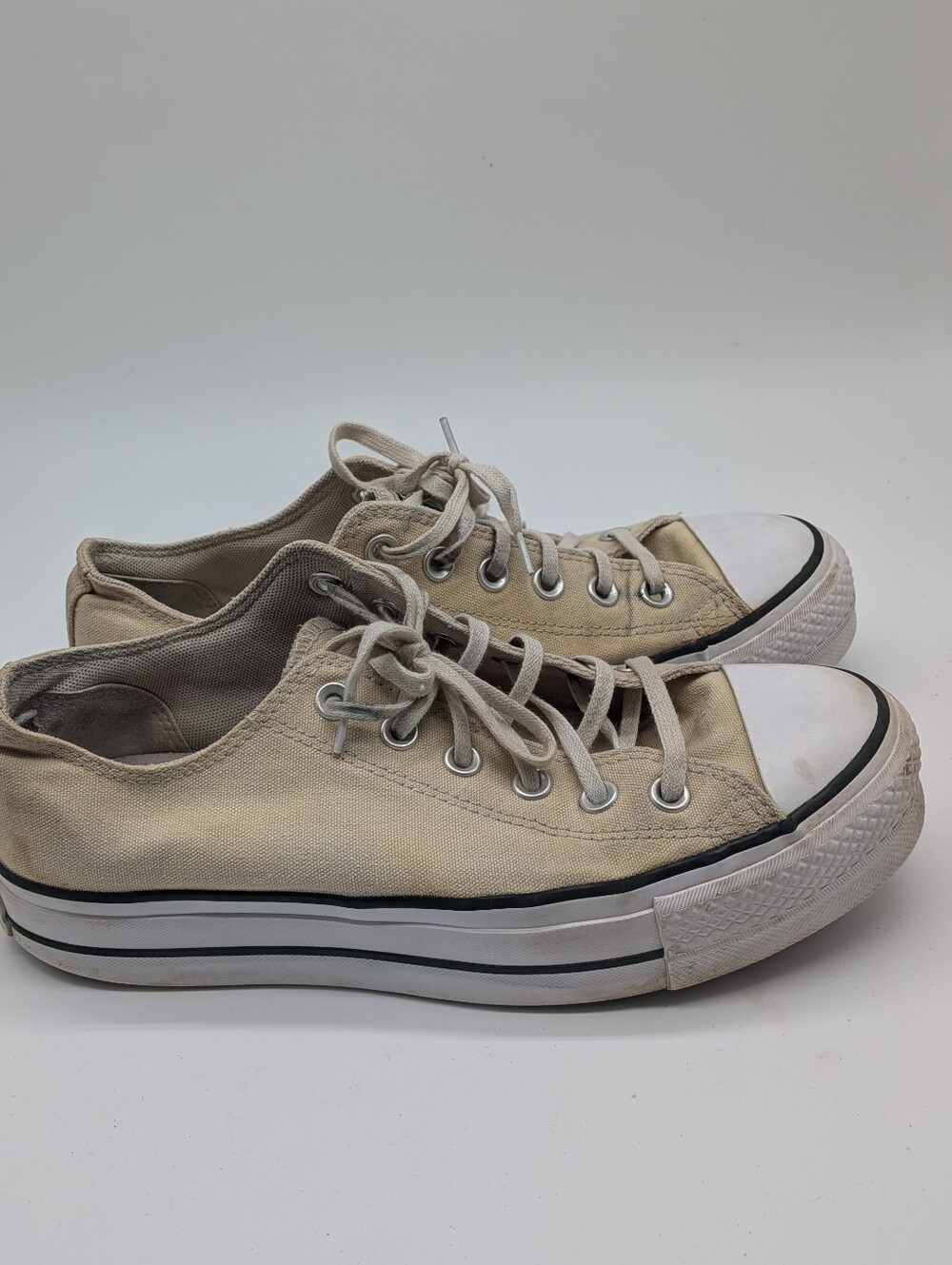 Converse Classic Low-Top Canvas Sneakers in Beige Women Size 9